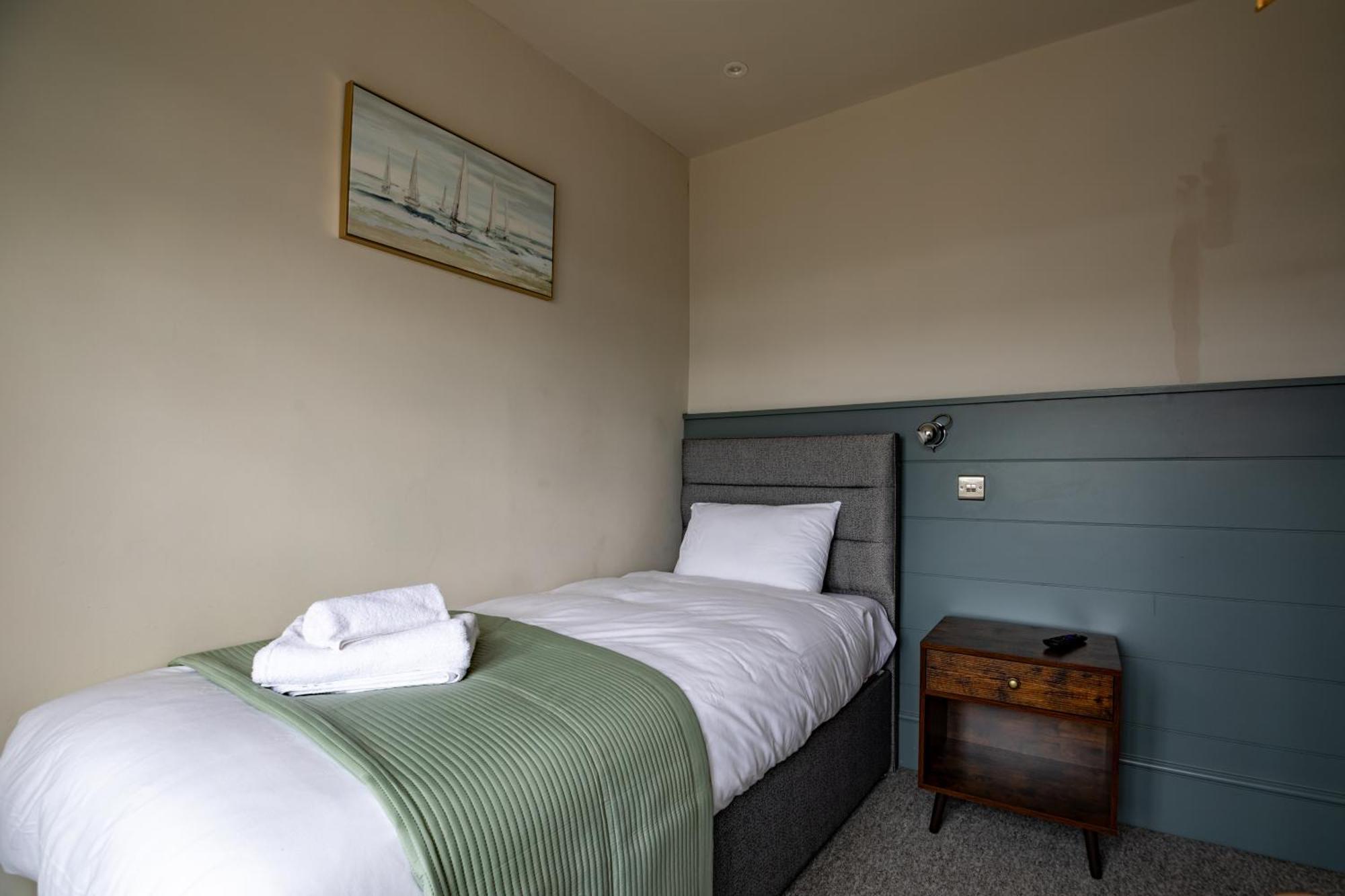 The Bay Hotel 佩文西 外观 照片