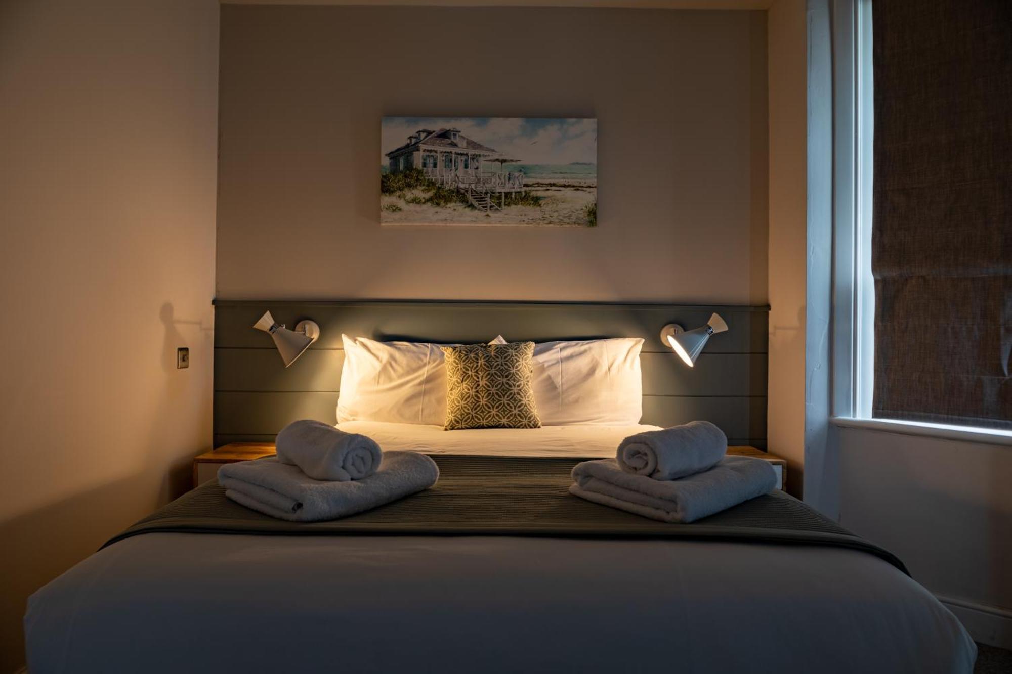 The Bay Hotel 佩文西 外观 照片