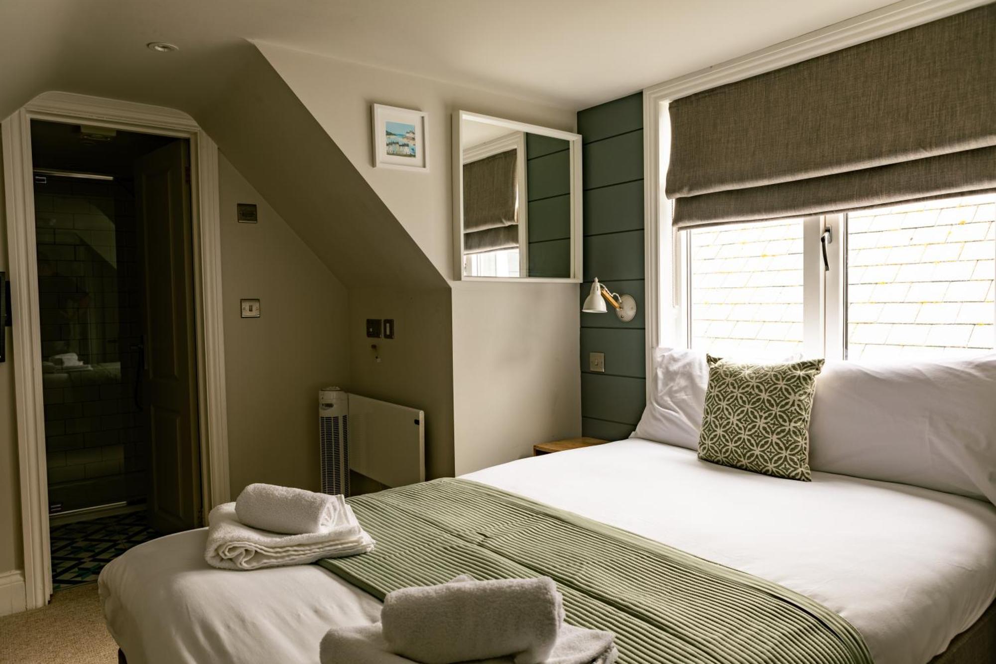 The Bay Hotel 佩文西 外观 照片