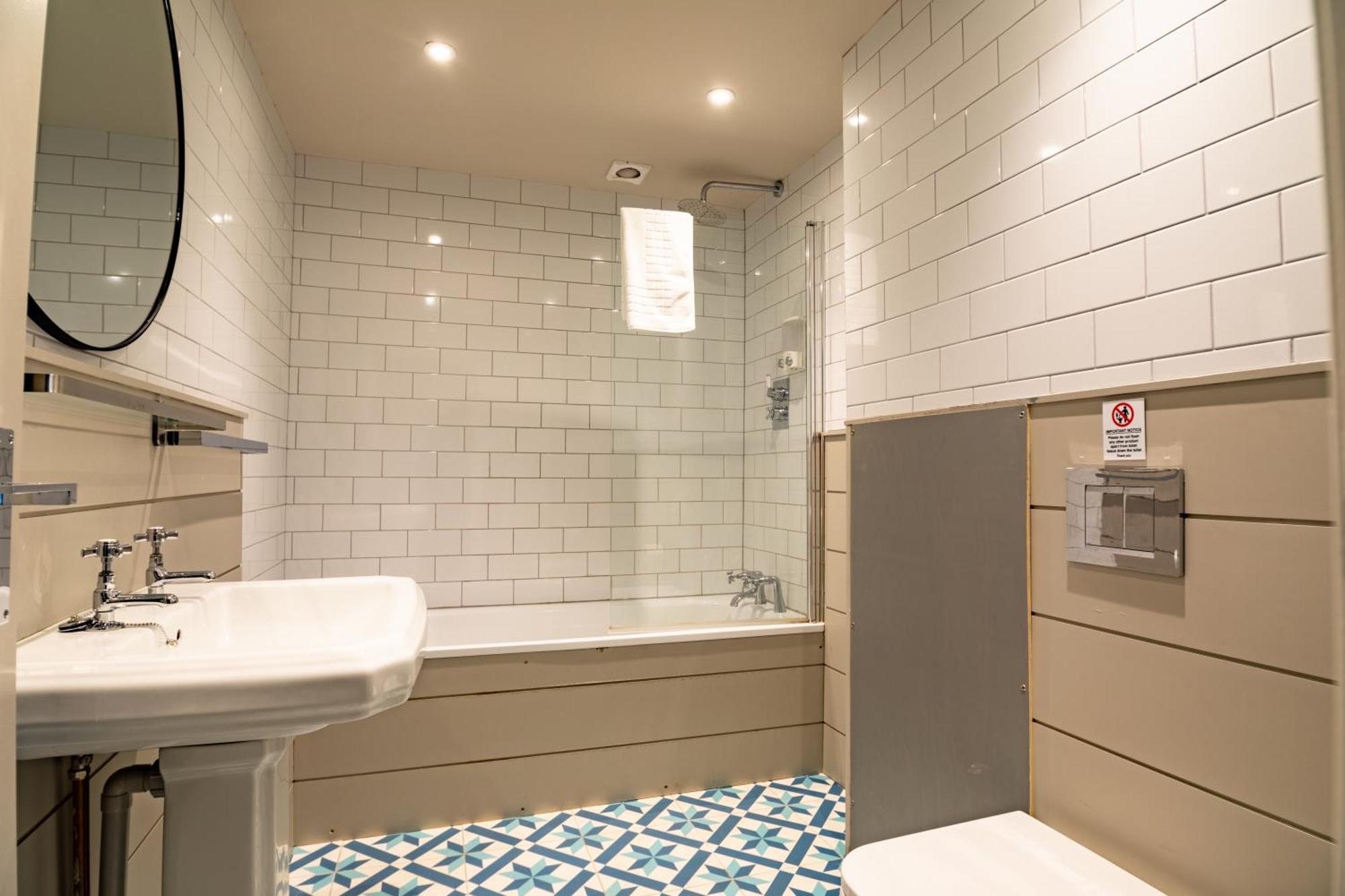 The Bay Hotel 佩文西 外观 照片